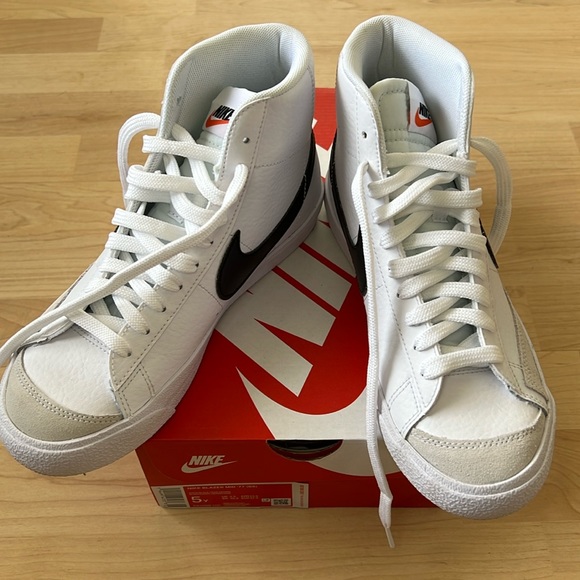 Nike Youth Blazer Mid ‘77 - Picture 3 of 6